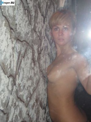 naked girl with a camera. Thumbnail 24