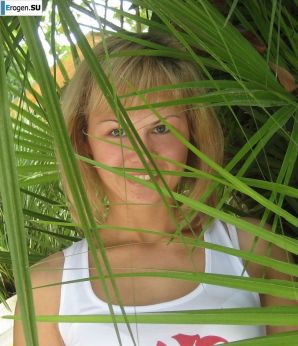 naked girl with a camera. Thumbnail 41