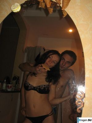 a young couple hanging out without panties. Thumbnail 12