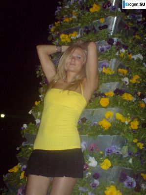 wedding and honeymoon of a blonde model. Thumbnail 1