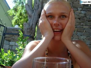 wedding and honeymoon of a blonde model. Thumbnail 18