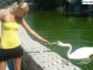 wedding and honeymoon of a blonde model. Thumbnail 22