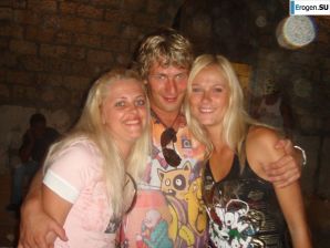 wedding and honeymoon of a blonde model. Thumbnail 34