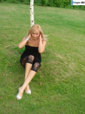 wedding and honeymoon of a blonde model. Thumbnail 4