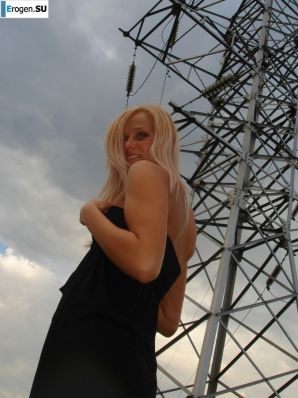 wedding and honeymoon of a blonde model. Thumbnail 6