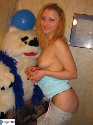 naked blonde wriggles before sex. Thumbnail 10
