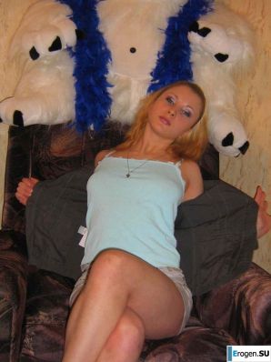 naked blonde wriggles before sex. Thumbnail 4