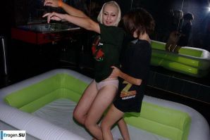 конкурс мокрых футболок в развратном ночном клубе. Часть 2. Миниатюра 9