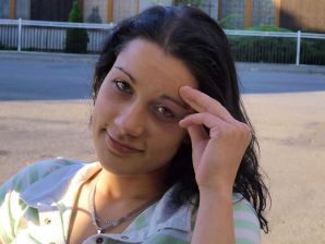 две подружки без лифчиков у реки. Миниатюра 25