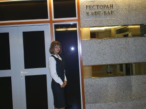 даже у официантки должна быть ню сьемка. Миниатюра 25