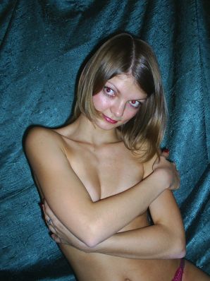 даже у официантки должна быть ню сьемка. Миниатюра 6