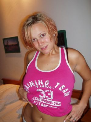 few boobs and a radiant smile. Thumbnail 5