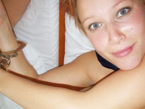 few boobs and a radiant smile. Thumbnail 7