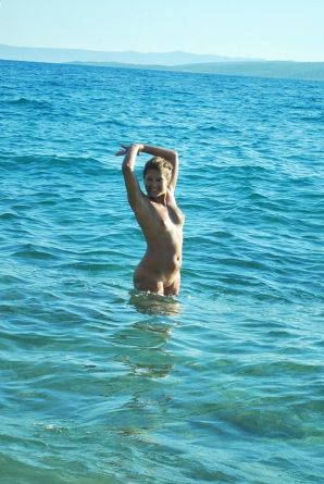 beach nudism and several girlfriends. Thumbnail 15