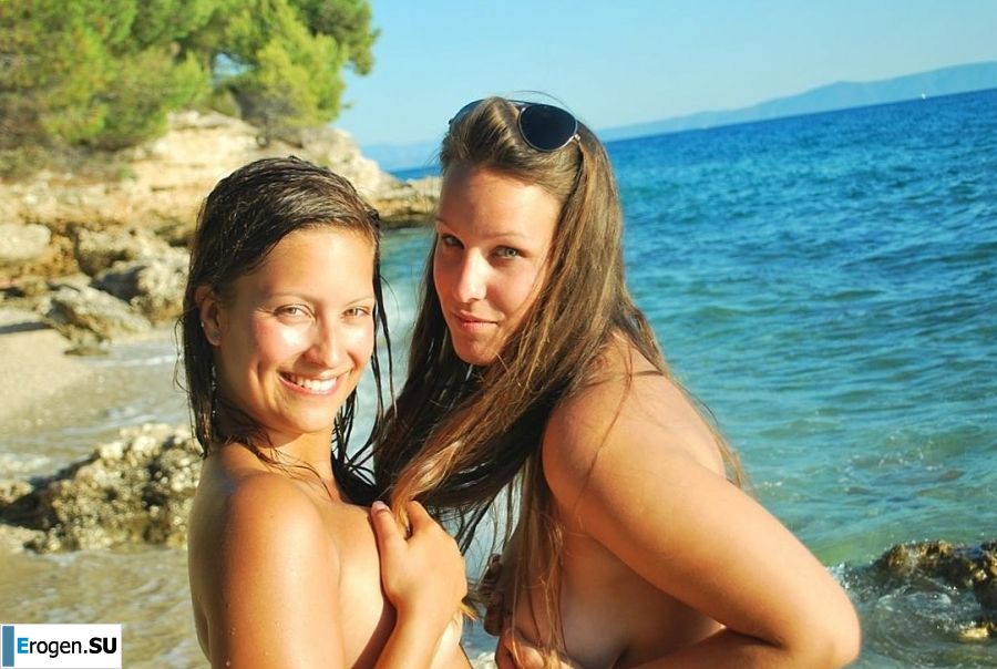 beach nudism and several girlfriends. Part 2. Slide 25