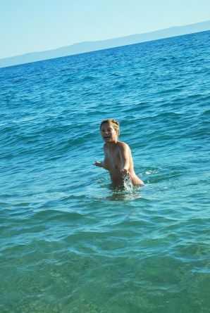 beach nudism and several girlfriends. Part 2. Thumbnail 8