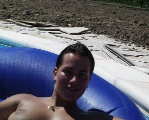 Lesbian on vacation with a friend. Thumbnail 22
