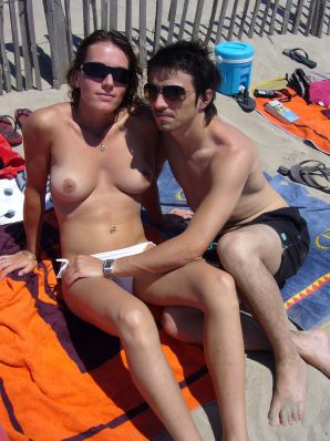 Lesbian on vacation with a friend. Thumbnail 26