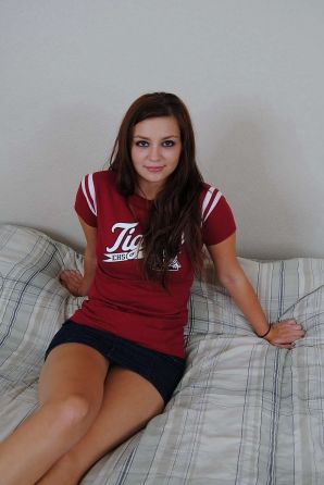 Students and their naked shots. Thumbnail 11