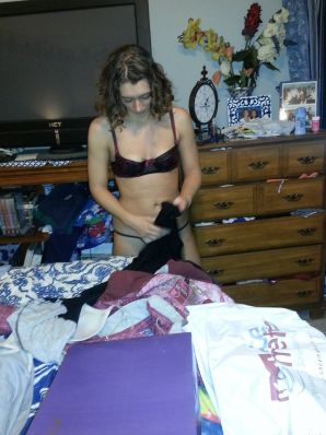 Students and their naked shots. Thumbnail 21