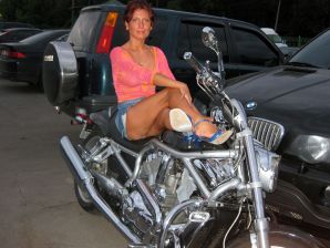 Mature, well-groomed bitch. Thumbnail 8