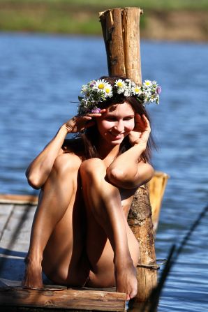 undressed outdoors in front of the photographer. Part 2. Thumbnail 38