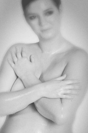 Busty amateur model. Thumbnail 12