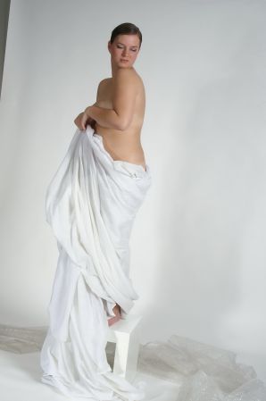 Busty amateur model. Thumbnail 2