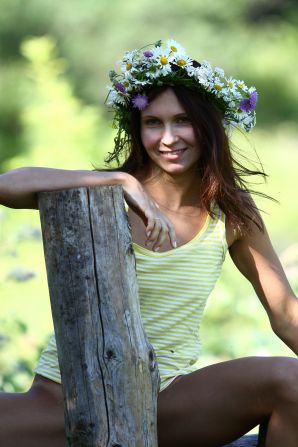 undressed outdoors in front of the photographer. Part 3. Thumbnail 21