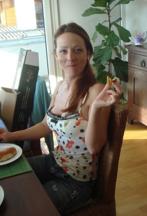 Slender red-haired nympho without clothes. Thumbnail 22
