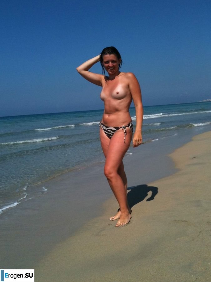 undressed on a deserted beach. Slide 8