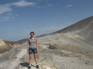 undressed on a deserted beach. Thumbnail 10