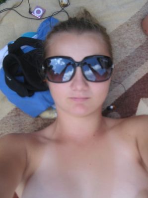 boobs somewhere in a tourist camp. Thumbnail 14