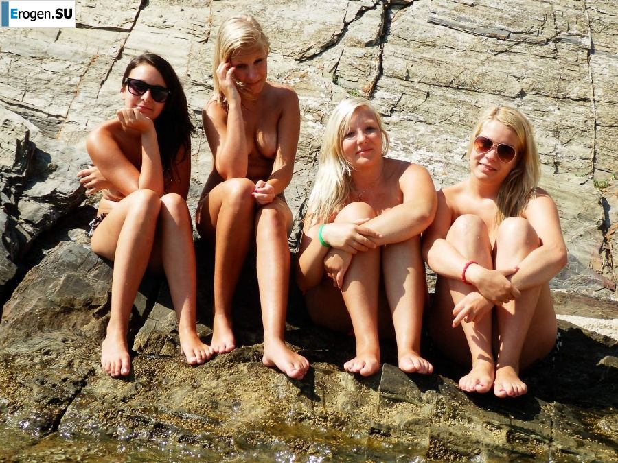 young and naked girlfriends on the Cote d'Azur. Slide 12