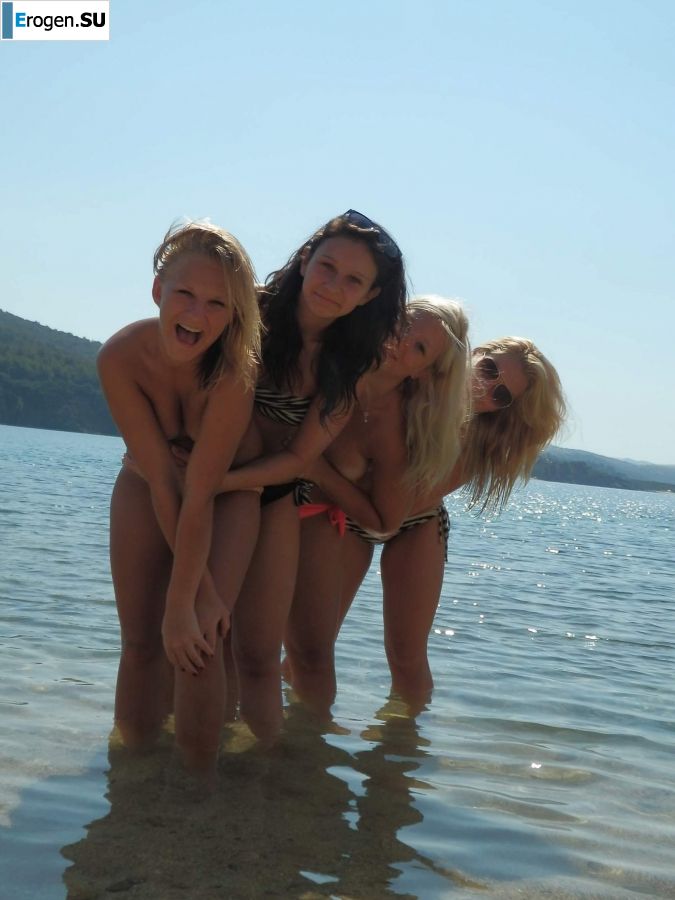 young and naked girlfriends on the Cote d'Azur. Slide 28