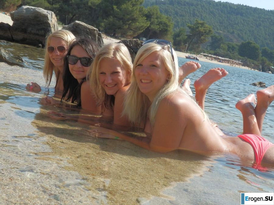 young and naked girlfriends on the Cote d'Azur. Slide 4