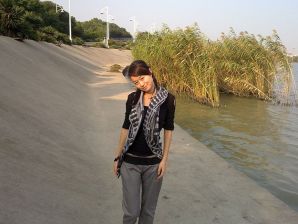 Chinese woman went on a business trip. Thumbnail 2