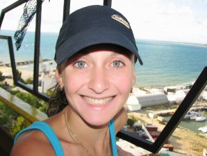 smile and her naked body. Thumbnail 1