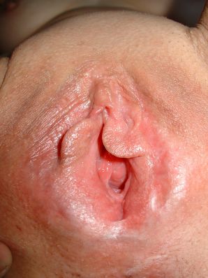 pink bedspreads and someone's pussy. Thumbnail 38