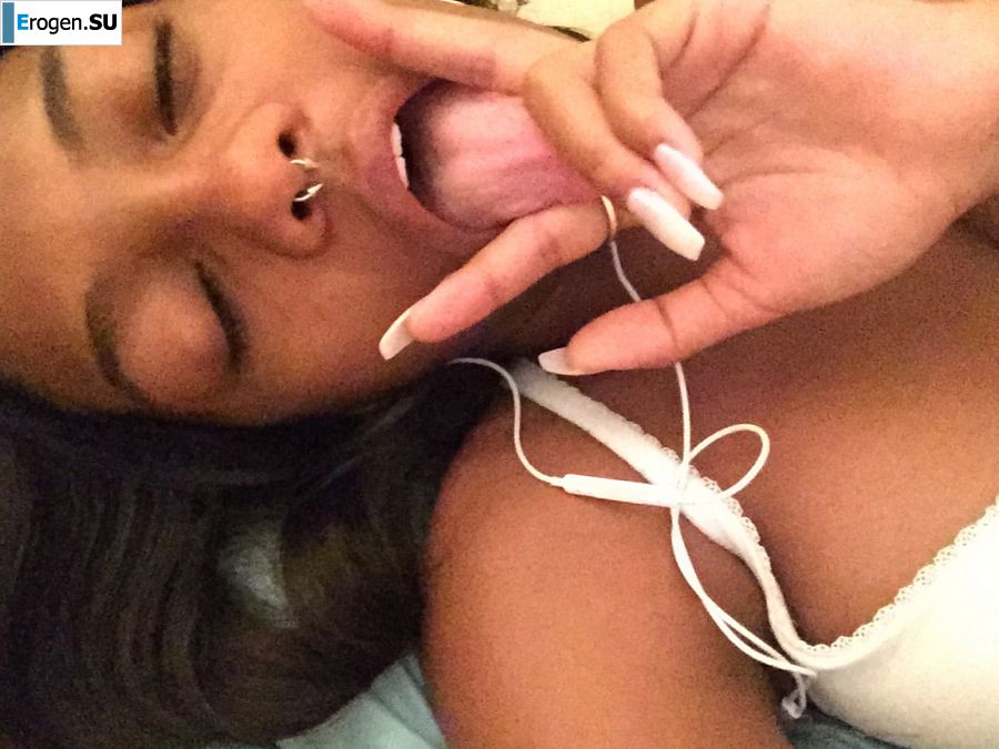 uncut black woman Lezby. Part 2. Slide 35