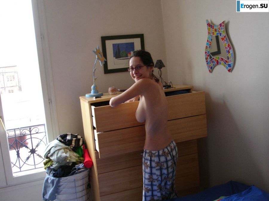 pregnant and without clothes. Slide 10