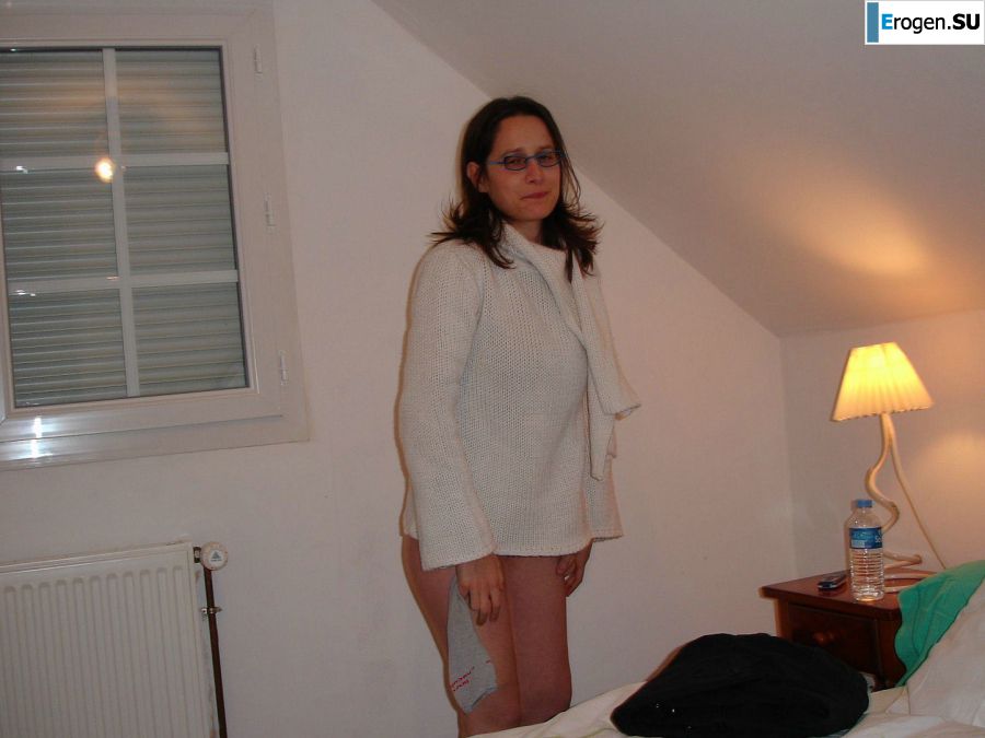 pregnant and without clothes. Slide 12
