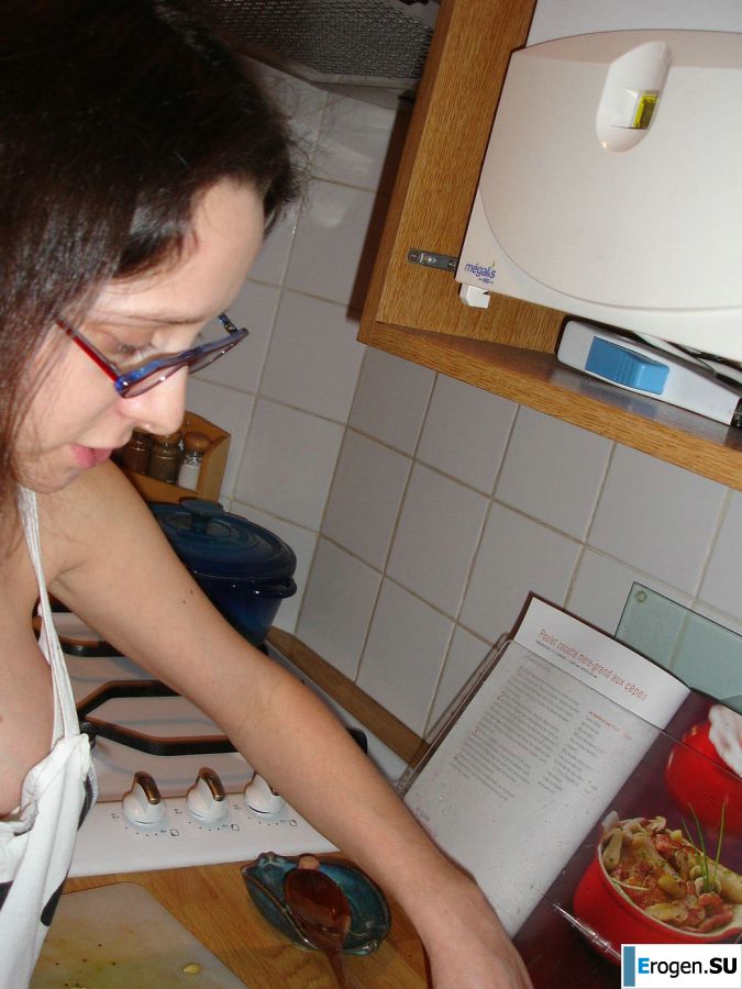 pregnant and without clothes. Slide 15