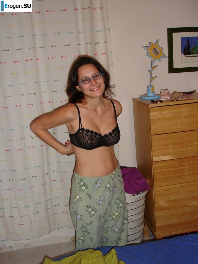 pregnant and without clothes. Slide 6