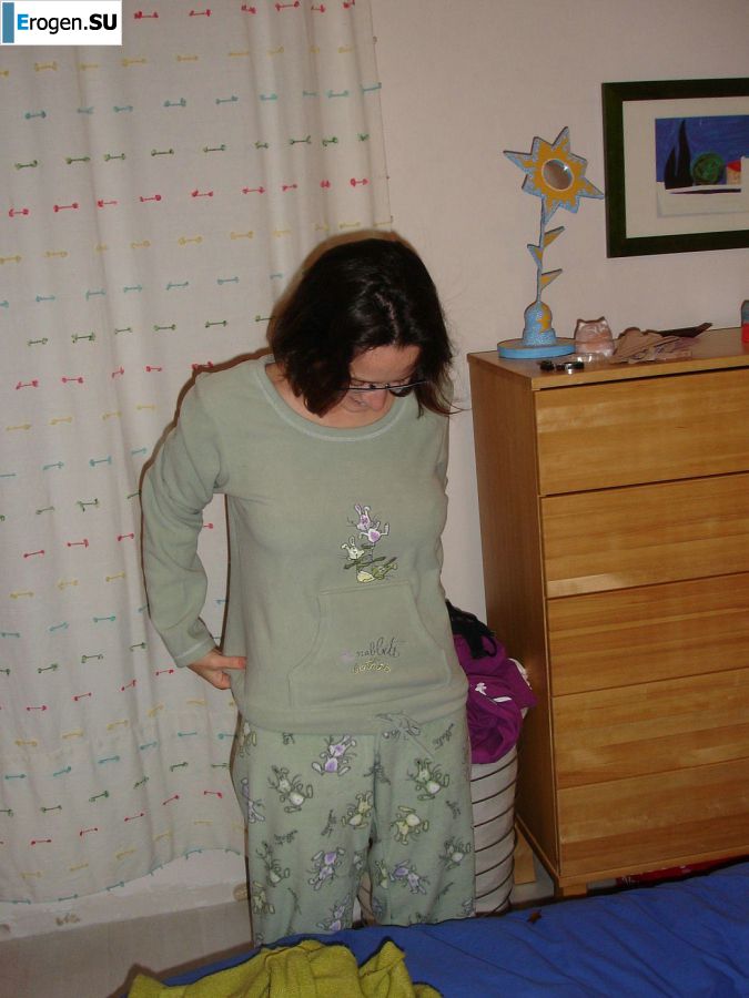 pregnant and without clothes. Slide 8