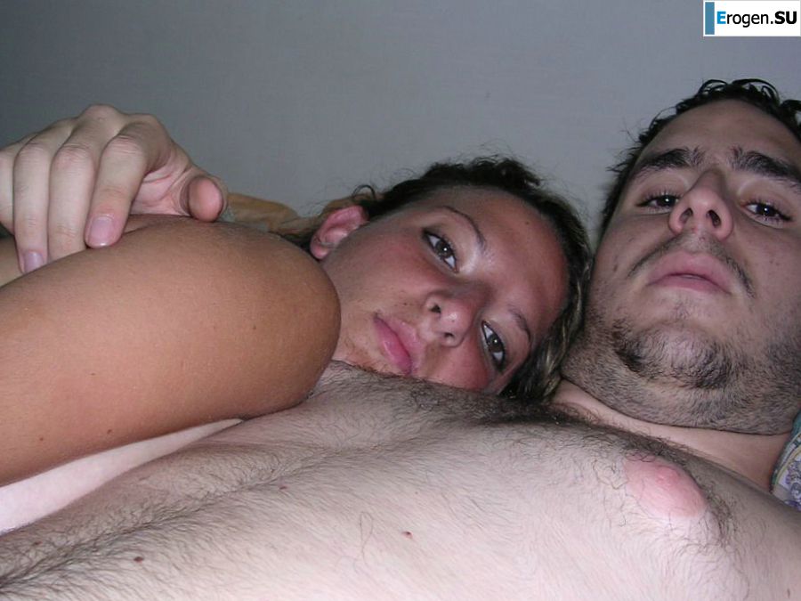 A tanned brunette shines her tits in the morning in bed. Slide 29