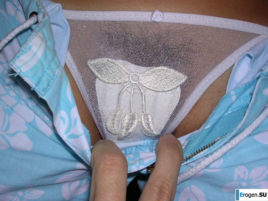 A tanned brunette shines her tits in the morning in bed. Slide 34