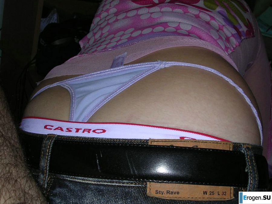 A tanned brunette shines her tits in the morning in bed. Slide 5