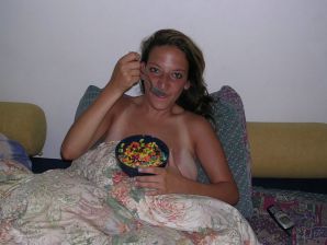 A tanned brunette shines her tits in the morning in bed. Thumbnail 14