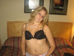 Minx with glasses masturbates without a shadow of shame. Thumbnail 5